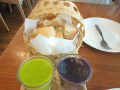 -Chom Cafe and Restaurant