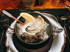 新鲜生蚝搭配柠檬和小洋葱-AZUL by FUEL蓝色·法式酒馆(琶醍店)