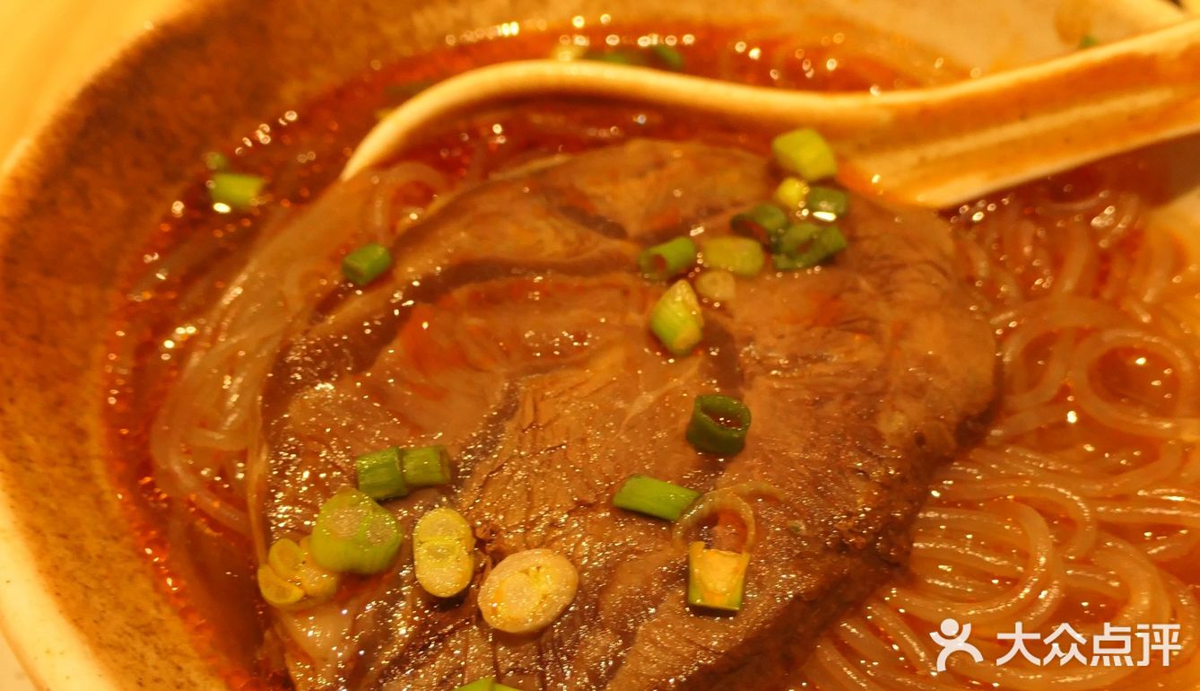 吃到台湾红汤半筋半肉牛肉面🍜，配酸菜才是正宗吃法