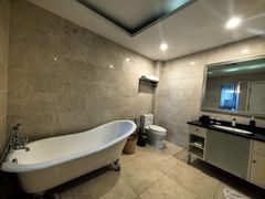 -白玉兰酒店(上海田子坊马当路地铁站店)