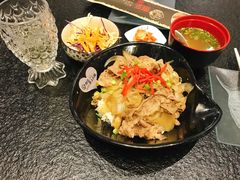 日式小牛盖饭定食-东京爱上大连(中央大道店)