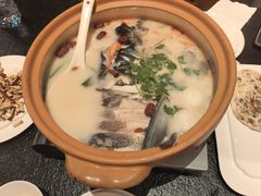 秀水浓汤鱼头皇（半个）-羡餐厅-千岛湖自由洲际殿