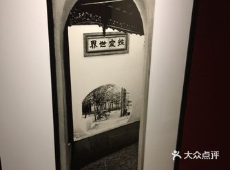 妹子都很漂亮，木老年妹子做服务生，打扮的都很精致啊