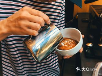 remm酒店楼下躲在手机店里的咖啡铺：STREAME