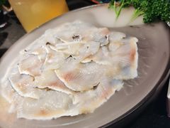 鲜嫩斑鱼片-新草堂锅物料理(泉城路店)