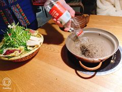 黑猪灼泉水时蔬-吃饭皇帝大(解放西路店)