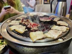 -围炉肉舍•炭烤活鳗•丹东海鲜烤肉(步行街店)