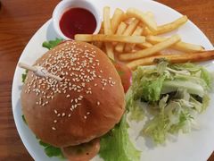 经典牛肉汉堡-ZEMOCAFE·FUSION FOOD(西交利物浦店)