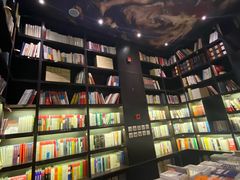 -钟书阁(松江泰晤士小镇店)