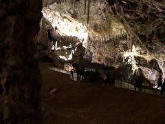 -波斯托伊纳溶洞