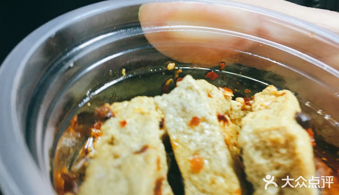 泡在茶油汤汁里的臭豆腐