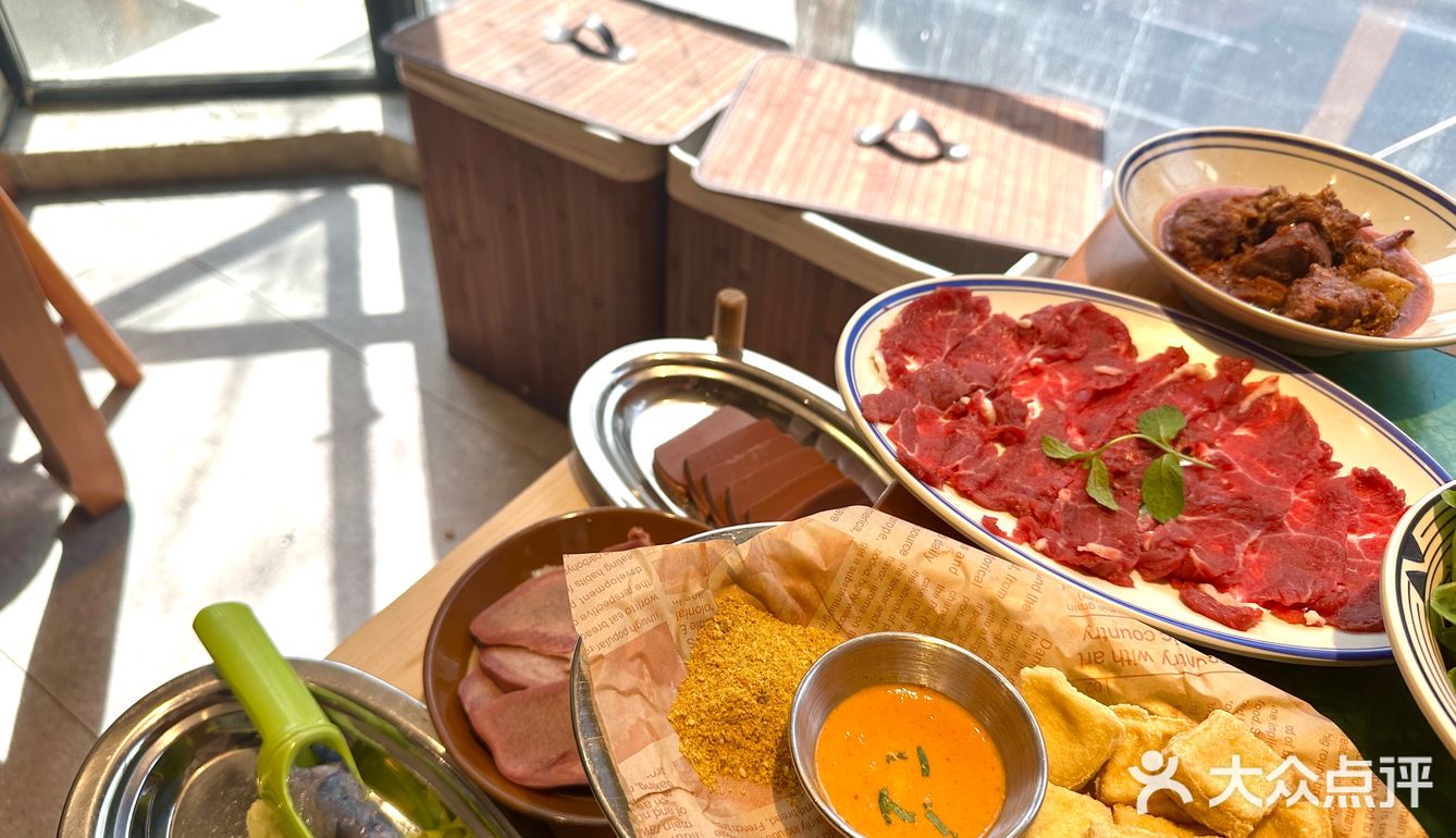 这天气坐在靠窗的位置还蛮舒服的。服务很好