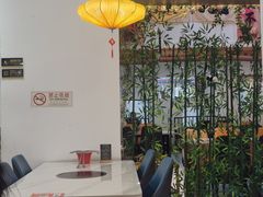 -毛辣果·贵州红酸汤牛肉火锅(西单店)