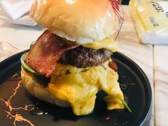 牛肉培根芝士汉堡-the rug 飞毯 (朝阳公园店)