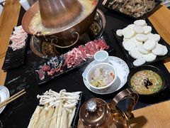 -果松木炭酸菜铜火锅·外婆参鸡汤