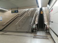 -体育场(地铁站)