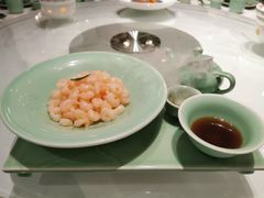 手剥龙井河虾仁-江南厨子·品苏杭(华润万象店)