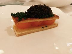 有机蛋黄吐司鱼子酱和香草-Jean Georges