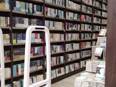 -钟书阁(群光广场店)