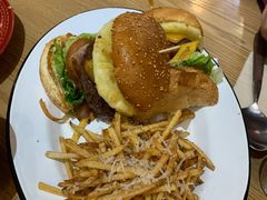 27&nbsp;牛肉汉堡-HELLO 27 意面·沙拉·帕尼尼