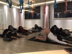 -静待花开瑜伽尊巴会馆