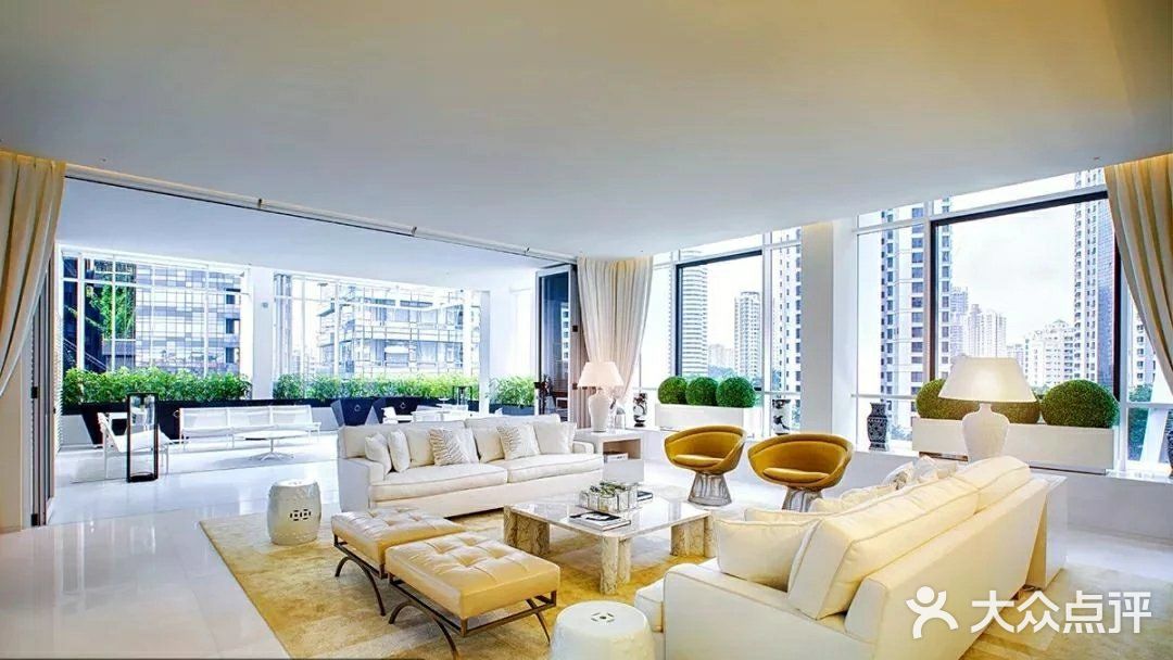 让·努维尔在新加坡设计的公寓楼，豪宅也有清新的画风  