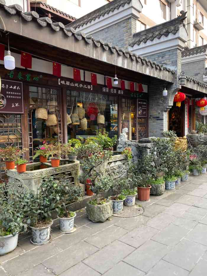 好吃街-"每次去到峨眉山都会去到好吃街,整条街全是."-大众点评移动版