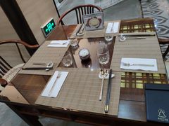 餐具摆设-大佛寺高级素食自助餐厅