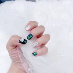 -七彩虹美甲美睫 半永久