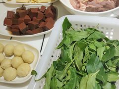 -领鲜现切猪杂火锅(番禺桥南店)