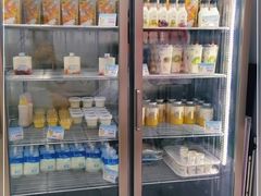 面包甜点陈列柜-白色日记·手作酸奶(麦凯乐店)