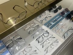 -视野联行眼镜•蔡司•依视路(温江店)