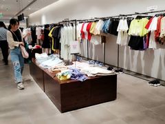 -URBAN REVIVO(高德置地广场·春广场店)