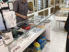 -美式眼镜·授权蔡司.依视路.尼康.豪雅.明月(人民广场店)