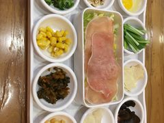-花馬肆.云南过桥米线(汉神购物广场现场熬汤店)