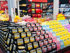 -零食小镇(彤万乐商贸店)
