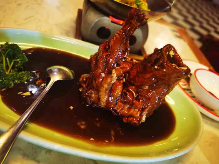 新白鹿餐厅(第一百货店)-"服务不错的,创新菜有但真要说好吃谈不上,.