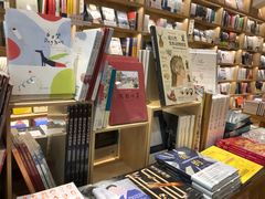 -猫的天空之城概念书店(束河店)