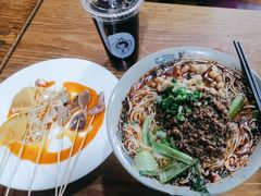 -丁丁猫重庆小面(徐州路店)