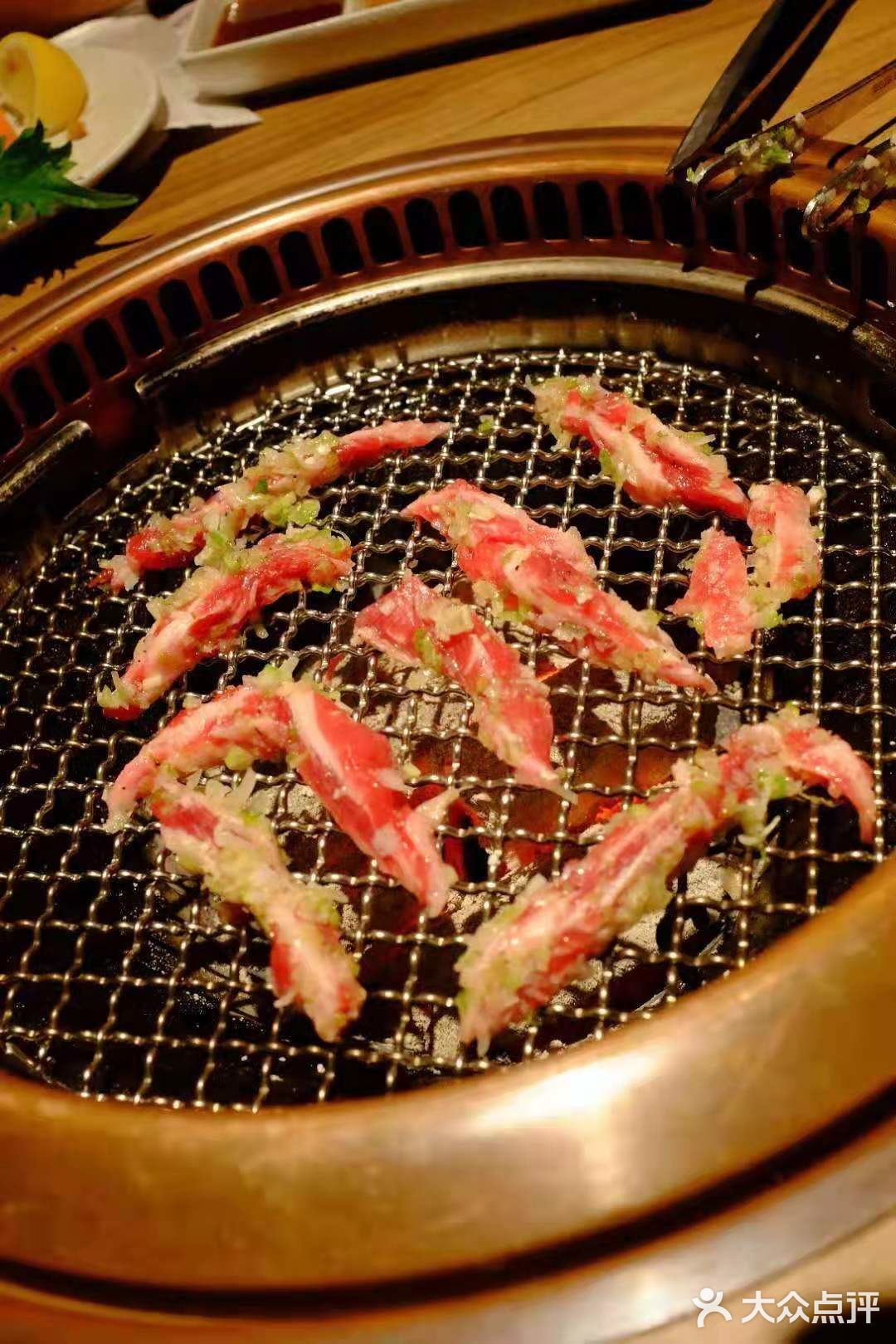 来，大口吃肉啦[调皮]