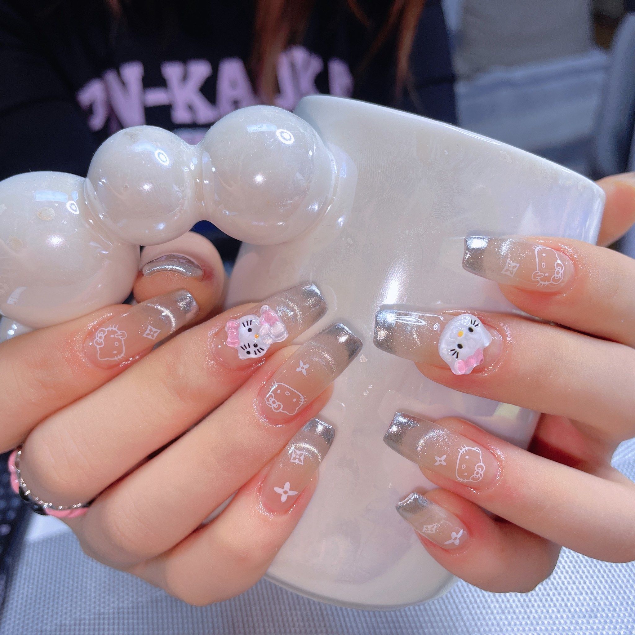 晶莹剔透的水晶甲设计猫眼墨镜粉法式