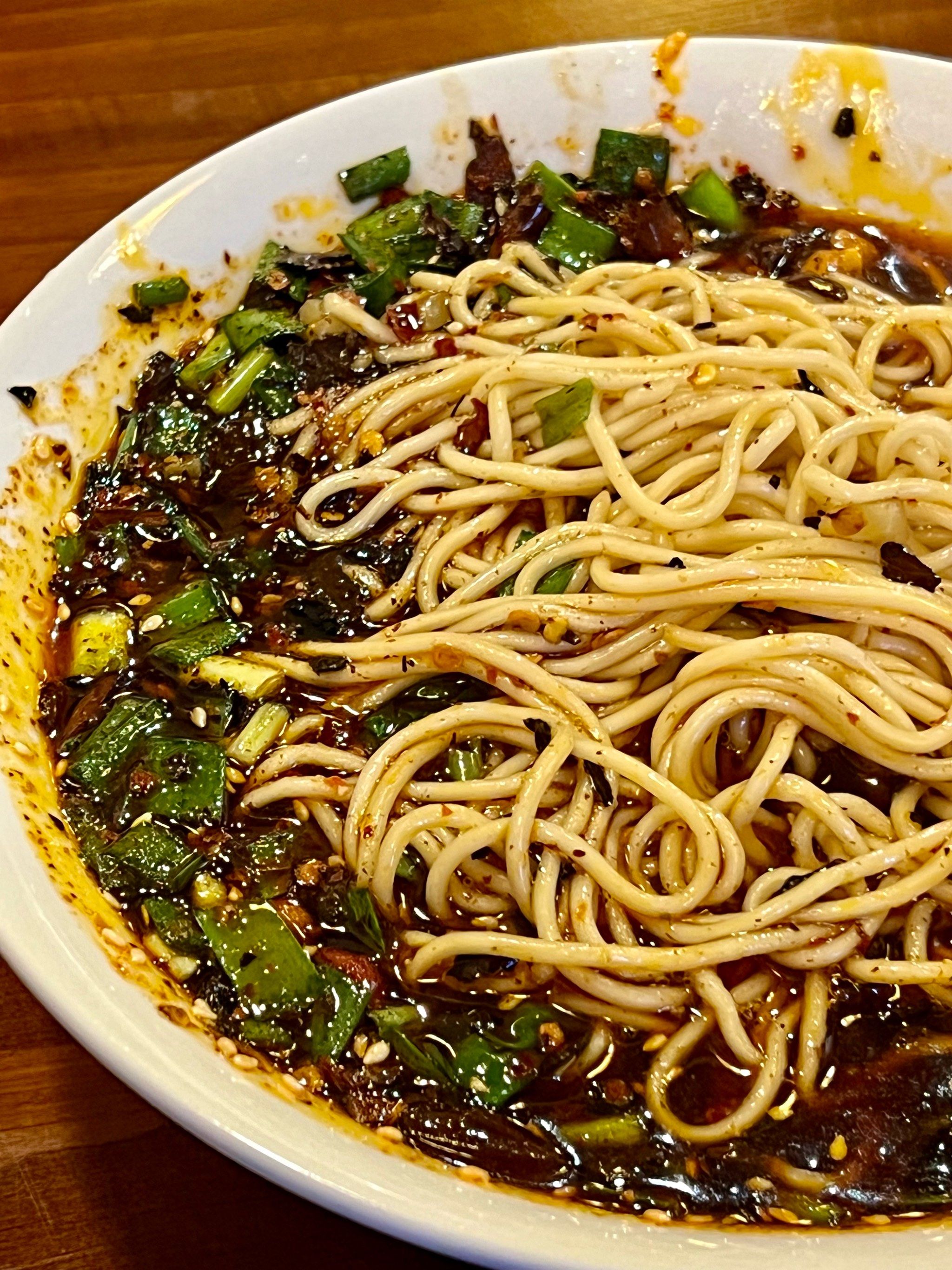 家附近才开的一家面馆,点的胡辣壳香辣小面