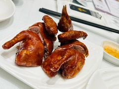 玻璃脆皮乳鸽皇-新雅粤菜馆(南京东路店)
