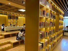 -漕河泾街道图书馆(漕河泾社区文化活动中心店)