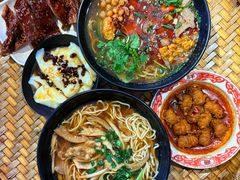 -爆炸头阿姨小四川正宗川味小吃(无任何分店)