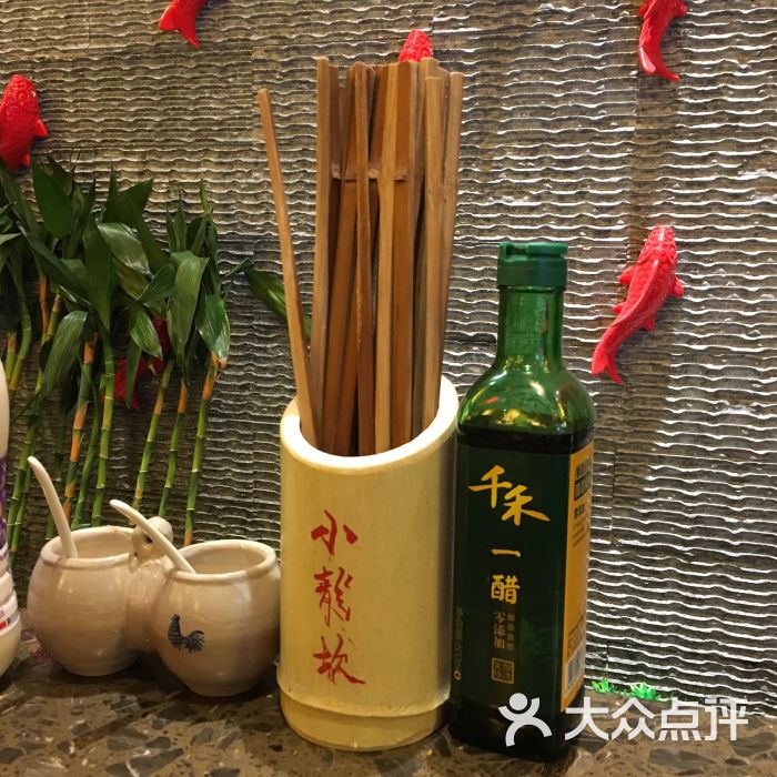 小龙坎老火锅餐具摆设图片 - 第4张