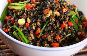 Stir-Fried Field Leek with Snail Meat