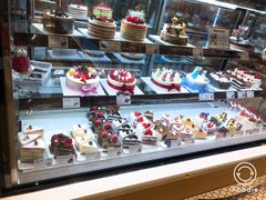 面包甜点陈列柜-巴黎贝甜(右安门店)