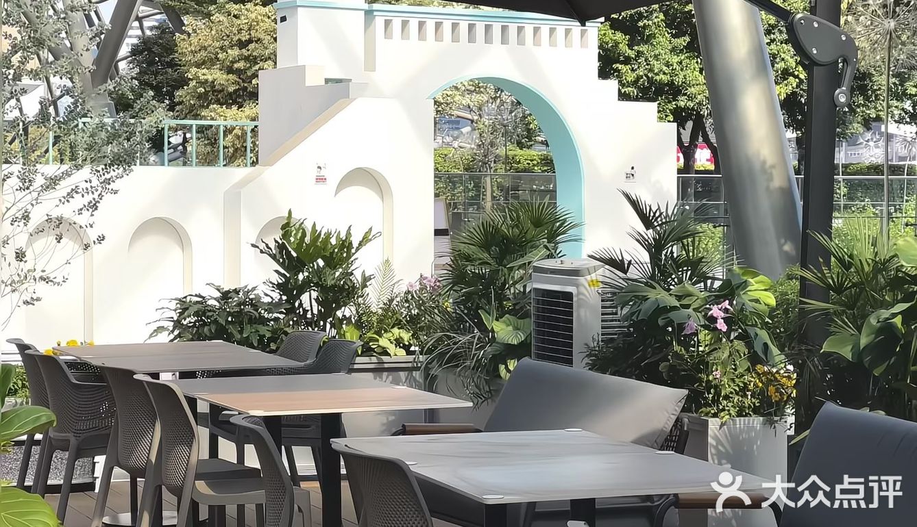 广州天环！露天餐位太chill 啦……