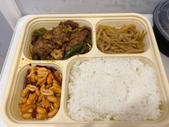 -海底捞火锅鲜切牛肉主题店(长寿路店)